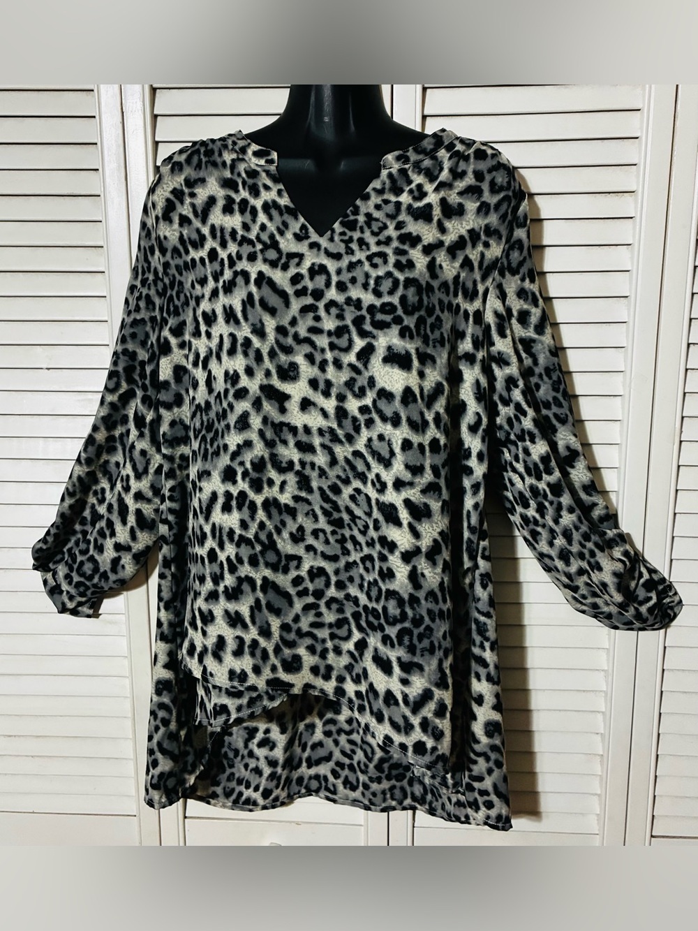 JODIFL Leopard Print V-Neck Tunic Top - Black & White